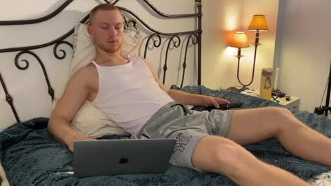 Snapshot of pavelrey chatting on June 3, 8:06 am Pavel online show from June 3, 8:06 am