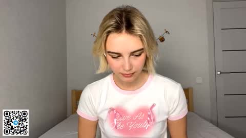 Lola online show from December 4, 3:32 pm