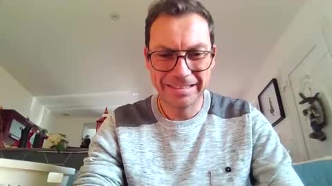 Snapshot of pchittt chatting on December 17, 2:01 pm pchittt online show from December 17, 2:01 pm