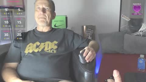 Snapshot of peacetous chatting on February 6, 11:19 pm Marc online show from February 6, 11:19 pm