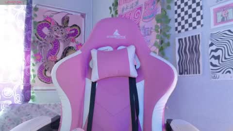 Snapshot of peach69love chatting on May 29, 10:08 pm P E A C H online show from May 29, 10:08 pm