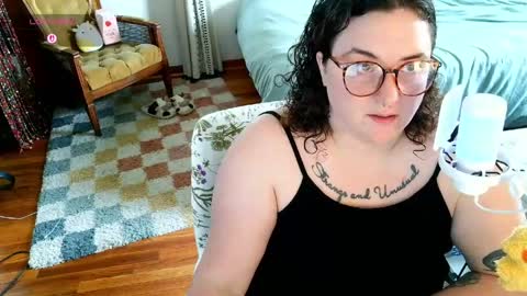 Snapshot of peachbandit chatting on April 1, 3:09 pm Peach Bandit online show from April 1, 3:09 pm