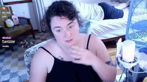 Snapshot of peachbandit chatting on April 3, 2:37 pm Peach Bandit online show from April 3, 2:37 pm