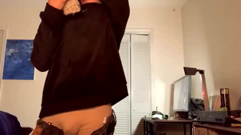 Snapshot of peacheshole chatting on November 1, 3:08 am Loverboy online show from November 1, 3:08 am