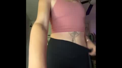 peachesncreampiezz online show from June 19, 10:02 pm