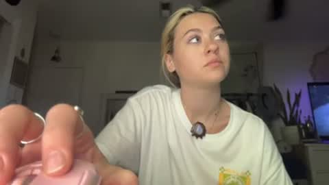 peachesncreampiezz online show from June 20, 10:01 pm