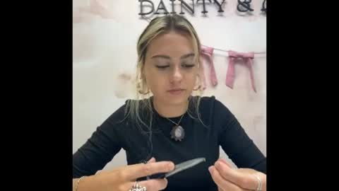 peachesncreampiezz online show from July 10, 5:48 pm