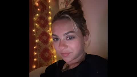 peachesncreampiezz online show from July 11, 6:27 am