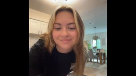 peachesncreampiezz online show from July 21, 1:57 pm