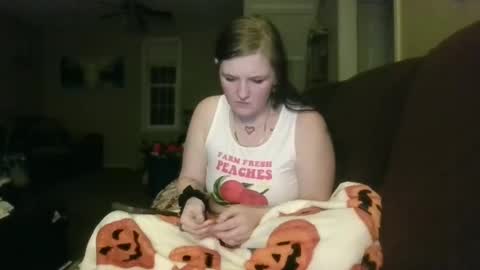 Snapshot of peachesxcreme chatting on November 9, 2:54 am peachesxcreme online show from November 9, 2:54 am