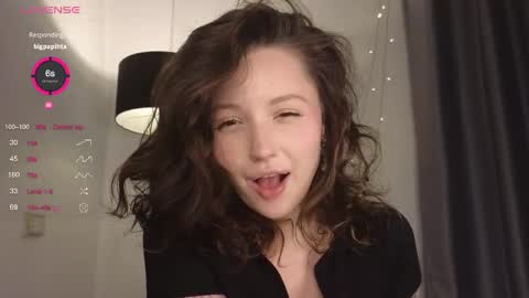 Lili online show from February 21, 9:00 pm