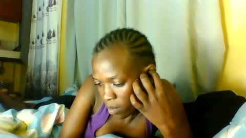 Snapshot of peachy_mummie chatting on October 27, 1:53 am peachie online show from October 27, 1:53 am