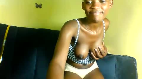 Snapshot of peachy_mummie chatting on November 27, 7:38 pm peachie online show from November 27, 7:38 pm