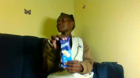 Snapshot of peachy_mummie chatting on December 2, 7:20 pm peachie online show from December 2, 7:20 pm