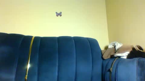 Snapshot of peachy_mummie chatting on December 4, 9:45 pm peachie online show from December 4, 9:45 pm