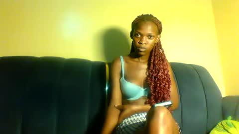 Snapshot of peachy_mummie chatting on December 15, 12:20 pm peachie online show from December 15, 12:20 pm