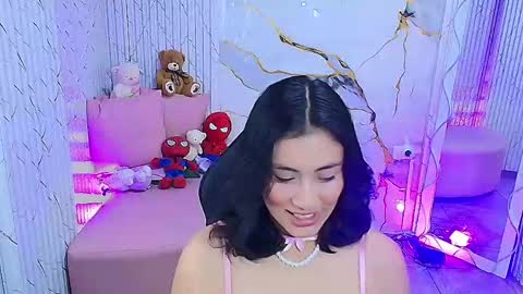 peachy_tay online show from May 24, 11:37 am