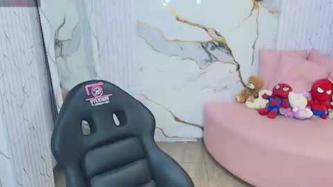 peachy_tay online show from June 16, 11:35 am