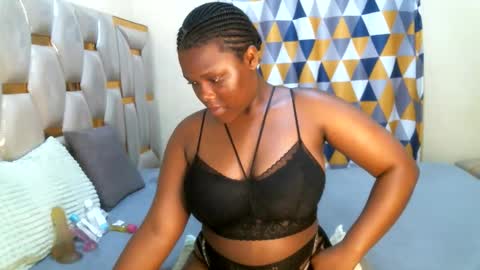 Snapshot of peachygirl255 chatting on June 5, 5:58 am Peachy online show from June 5, 5:58 am