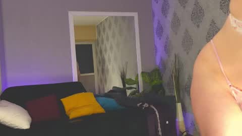 Snapshot of peachypixiee chatting on May 9, 8:52 am PeachyPixiee online show from May 9, 8:52 am