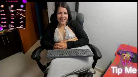 Snapshot of peanut_tangerine chatting on July 14, 2:05 am Tangerine Penaut online show from July 14, 2:05 am