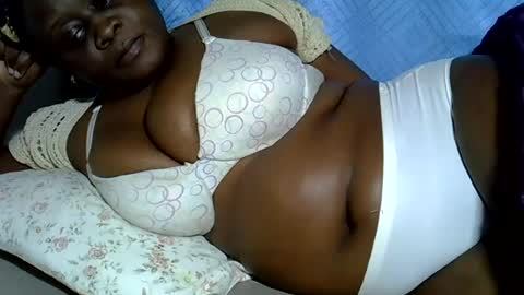 Snapshot of pearl_33 chatting on June 8, 1:20 am Keci online show from June 8, 1:20 am