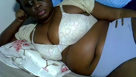 Snapshot of pearl_33 chatting on June 15, 7:16 pm Keci online show from June 15, 7:16 pm