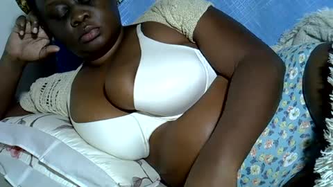 Snapshot of pearl_33 chatting on June 25, 11:53 pm Keci online show from June 25, 11:53 pm