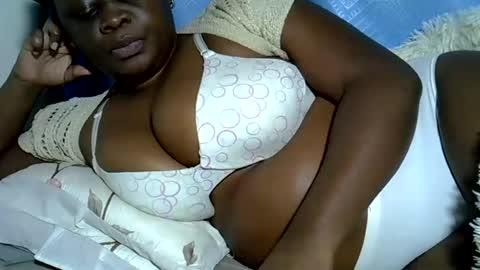 Snapshot of pearl_33 chatting on June 28, 7:58 am Keci online show from June 28, 7:58 am
