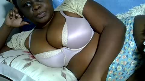 Snapshot of pearl_33 chatting on July 2, 2:22 am Keci online show from July 2, 2:22 am