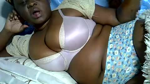 Snapshot of pearl_33 chatting on July 2, 4:24 pm Keci online show from July 2, 4:24 pm