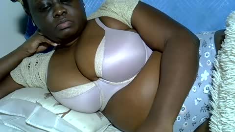 Snapshot of pearl_33 chatting on July 25, 5:05 am Keci online show from July 25, 5:05 am