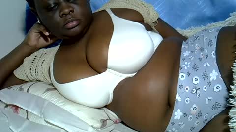 Snapshot of pearl_33 chatting on July 27, 10:44 am Keci online show from July 27, 10:44 am