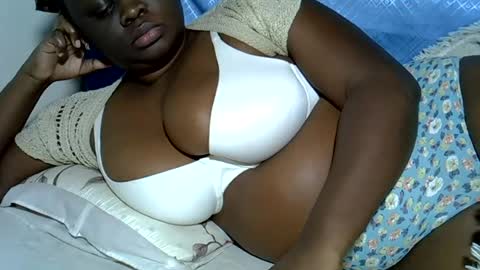 Snapshot of pearl_33 chatting on July 28, 12:48 pm Keci online show from July 28, 12:48 pm
