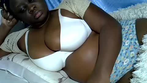 Snapshot of pearl_33 chatting on July 28, 2:13 pm Keci online show from July 28, 2:13 pm