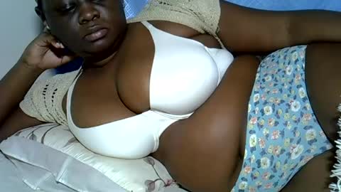 Snapshot of pearl_33 chatting on July 29, 12:25 pm Keci online show from July 29, 12:25 pm