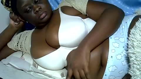 Snapshot of pearl_33 chatting on July 31, 12:43 am Keci online show from July 31, 12:43 am