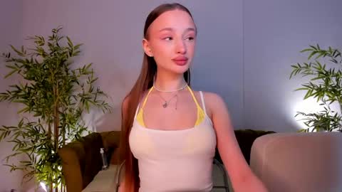 Snapshot of pearl_bloom chatting on May 19, 1:00 am Sex Leah online show from May 19, 1:00 am