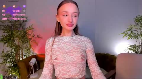 Snapshot of pearl_bloom chatting on May 21, 1:23 am Sex Leah online show from May 21, 1:23 am