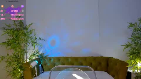 Snapshot of pearl_bloom chatting on June 2, 12:34 am Sex Leah online show from June 2, 12:34 am