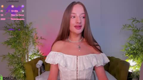 Snapshot of pearl_bloom chatting on June 8, 12:47 am Sex Leah online show from June 8, 12:47 am