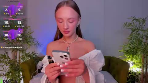 Snapshot of pearl_bloom chatting on June 11, 1:05 am Sex Leah online show from June 11, 1:05 am
