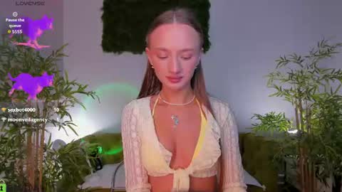 Snapshot of pearl_bloom chatting on June 23, 1:03 am Sex Leah online show from June 23, 1:03 am