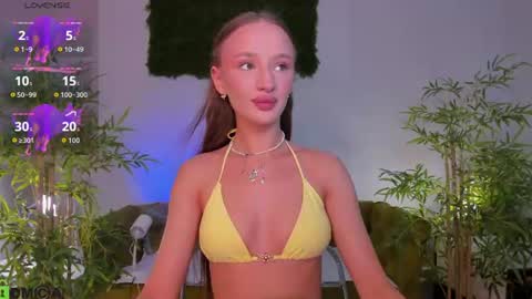 Snapshot of pearl_bloom chatting on June 26, 1:10 am Sex Leah online show from June 26, 1:10 am