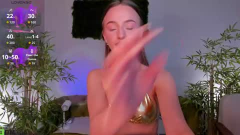 Snapshot of pearl_bloom chatting on July 1, 12:23 am Sex Leah online show from July 1, 12:23 am
