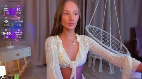 Snapshot of pearl_bloom chatting on July 17, 12:17 am Sex Leah online show from July 17, 12:17 am
