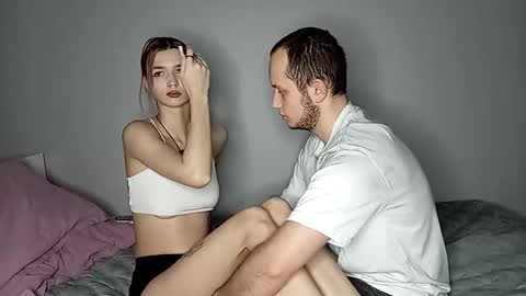 Snapshot of pearl_couple chatting on January 7, 7:05 pm Rina and Max online show from January 7, 7:05 pm