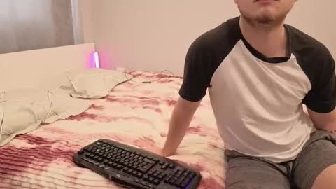 Snapshot of pearl_couple chatting on February 8, 9:02 am Rina and Max online show from February 8, 9:02 am