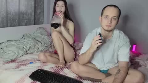 Snapshot of pearl_couple chatting on February 9, 9:02 am Rina and Max online show from February 9, 9:02 am