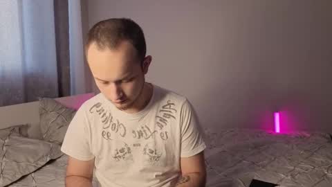 Snapshot of pearl_couple chatting on February 10, 9:02 am Rina and Max online show from February 10, 9:02 am